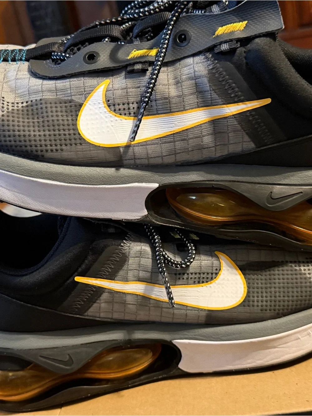 Nike Men's Gray and Yellow Air Max 2021